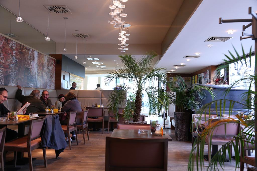 Hotel & Konditorei May Neufeld an der Leitha 외부 사진