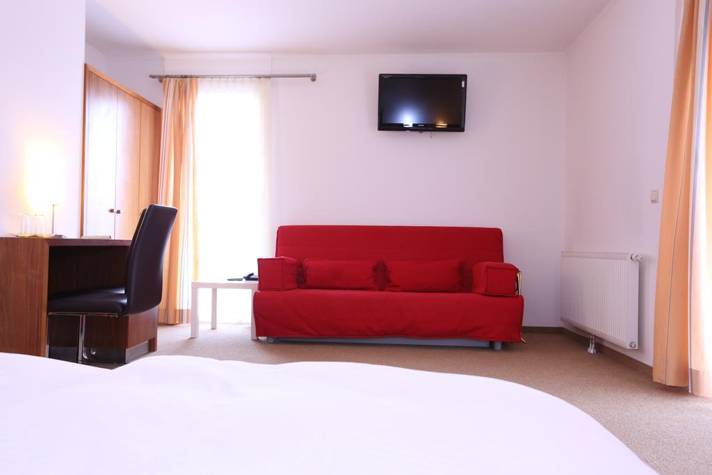 Hotel & Konditorei May Neufeld an der Leitha 객실 사진