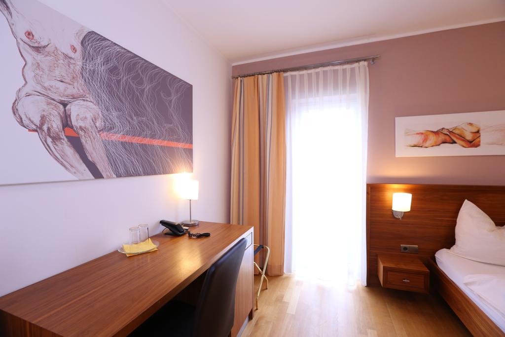 Hotel & Konditorei May Neufeld an der Leitha 객실 사진